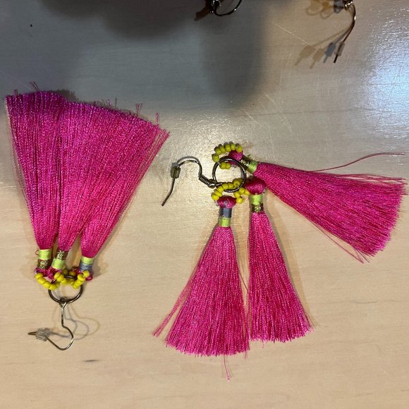 Lilly Ear rings, 2 pair - Picture 3 of 4